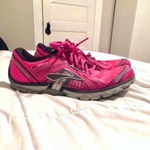 Brooks Pure Cadence running shoes in vibrant pink